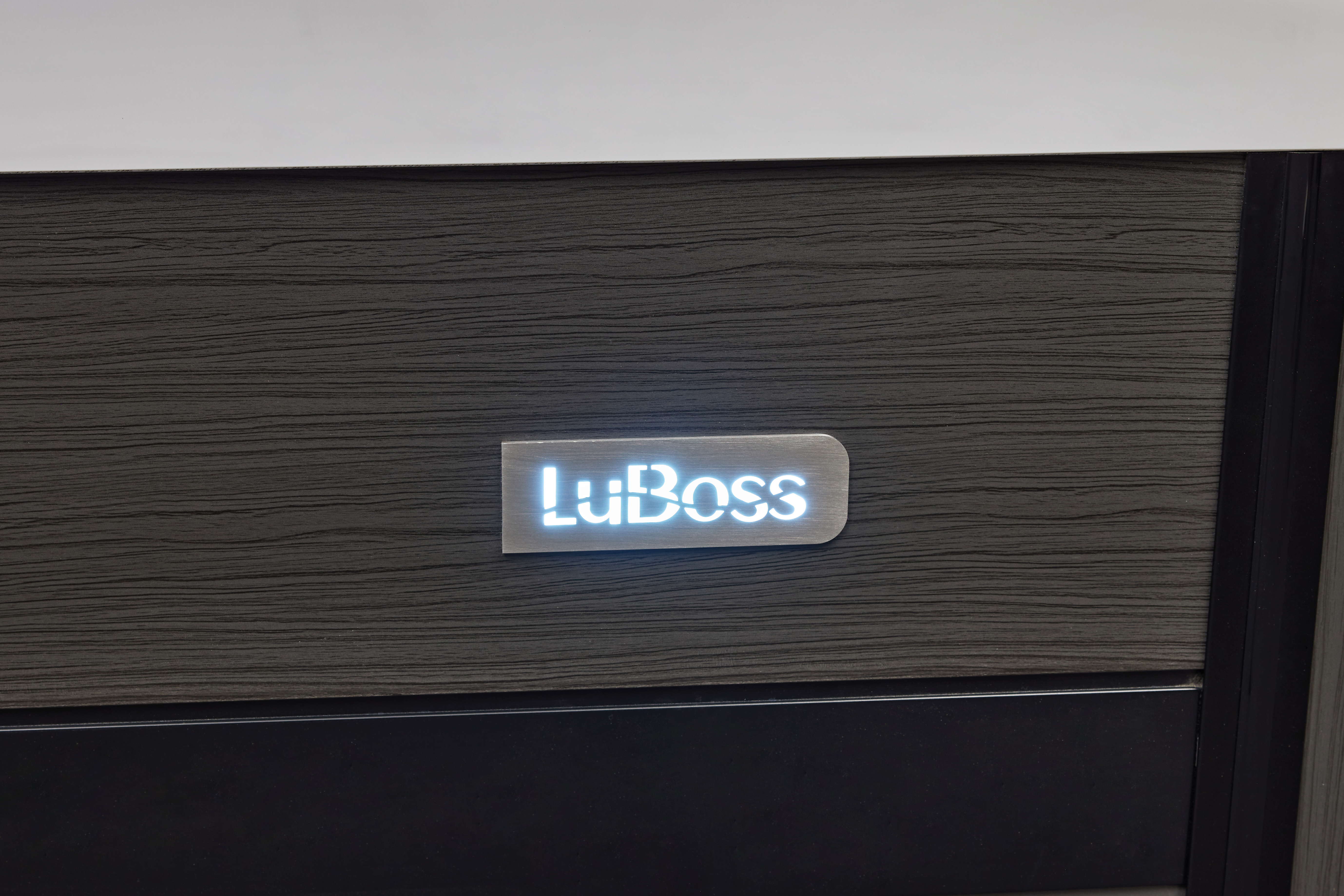 LuBoss Outdoor Whirlpool Modell LuBoss-696S Premium 215x155x90 cm LxBxH